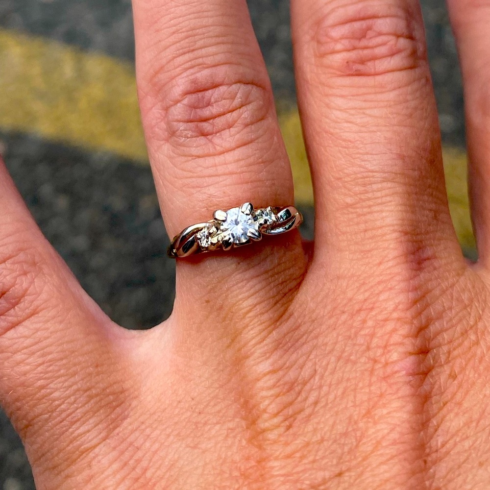 14k yellow gold and diamond ring